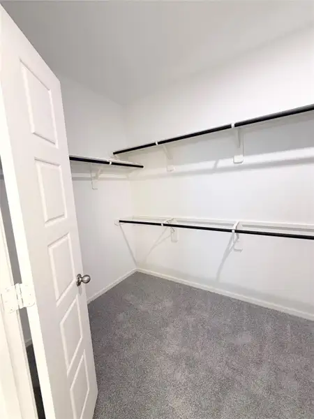 Spacious, unfurnished interior of a new home in , Iowa Colony (Image 9).