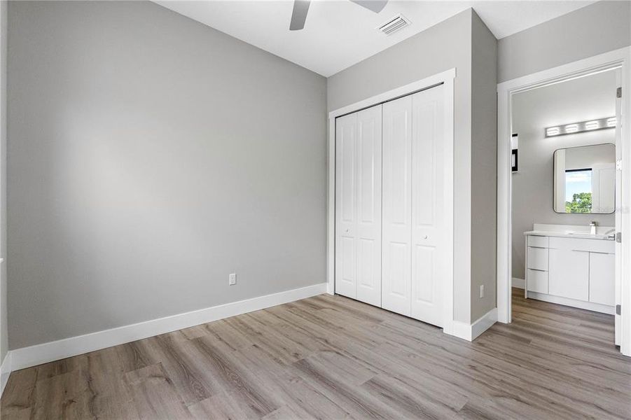 Spacious, unfurnished interior of a new home in , Tampa (Image 22).