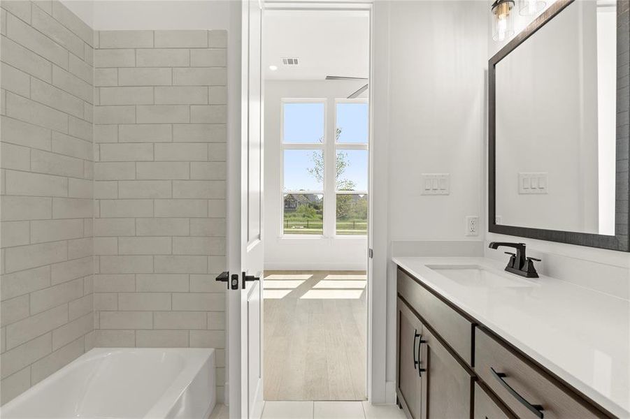 10. 4770 Zelder - 2ND Bath (2)