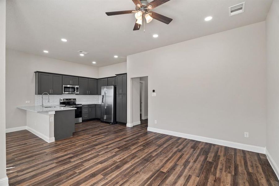 Photos shown may not represent the specific unit.