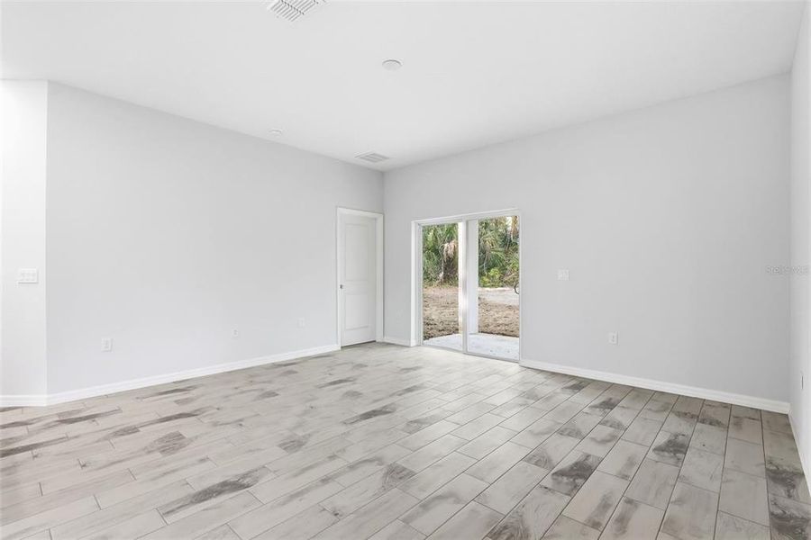 Spacious, unfurnished interior of a new home in , Altamonte Springs (Image 33).