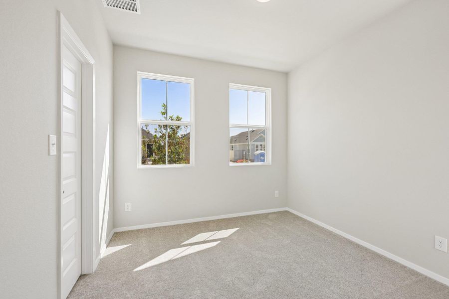 Spacious, unfurnished interior of a new home in Harvest Ridge, Elgin (Image 26).