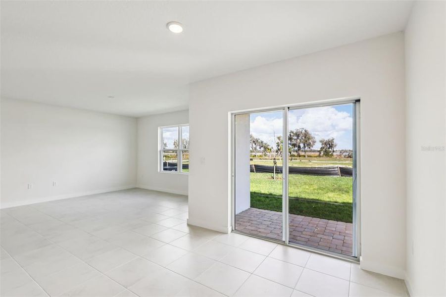 Spacious, unfurnished interior of a new home in Willowbrook North, Winter Haven (Image 14).