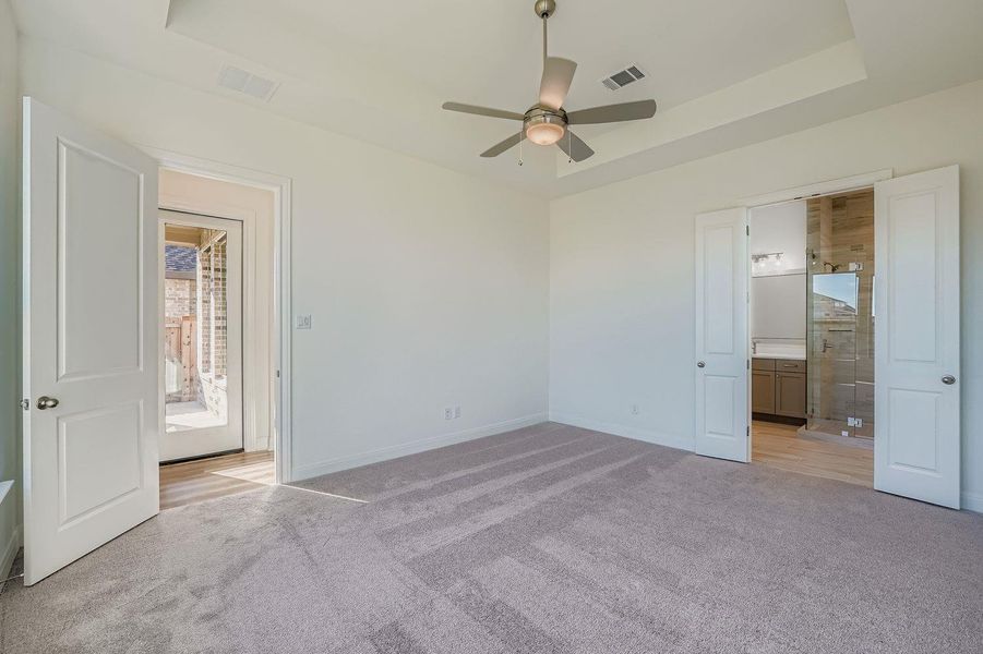 Spacious, unfurnished interior of a new home in 6 Creeks, Kyle (Image 8).