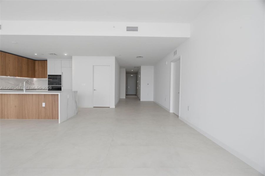 Spacious, unfurnished interior of a new home in , Miami (Image 68).