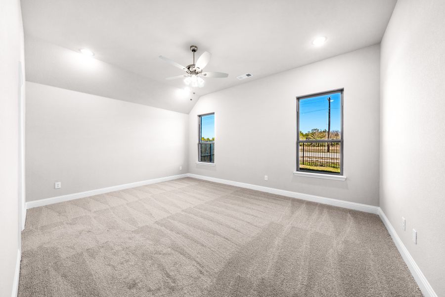 Spacious, unfurnished interior of a new home in Forest Ridge Estates, Greenville (Image 27).