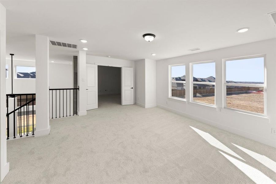 Spacious, unfurnished interior of a new home in Edgewood Creek, Celina (Image 29).