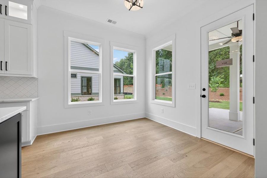 Spacious, unfurnished interior of a new home in Livingstone Park, Kennesaw (Image 22).