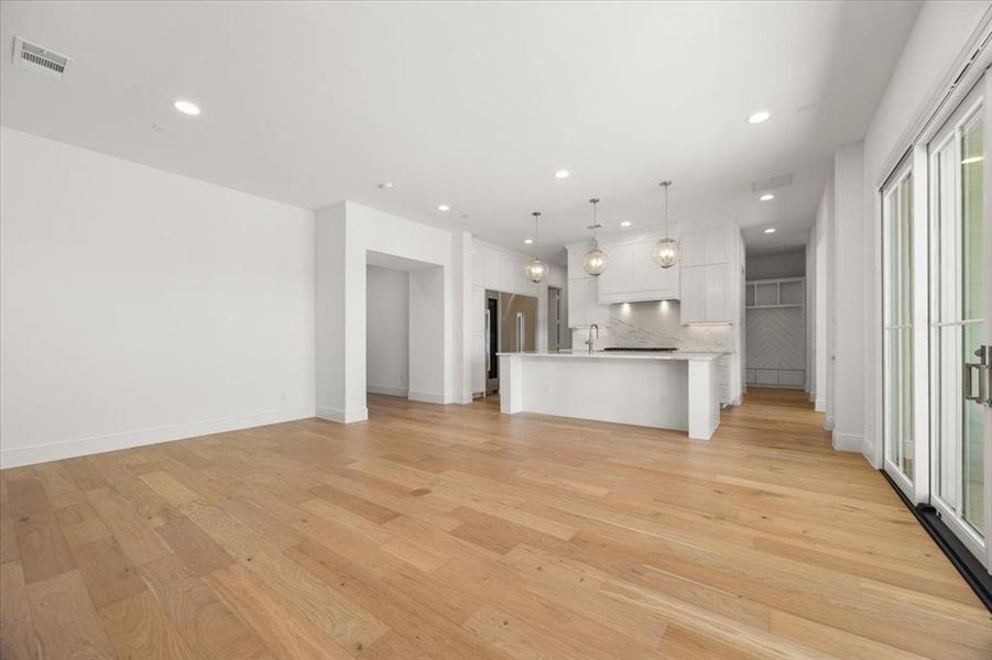 Spacious, unfurnished interior of a new home in Montrachet, Fort Worth (Image 15).