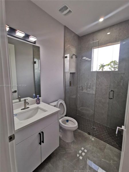 Furnished interior view inside a new home in , Cape Coral (Image 5).