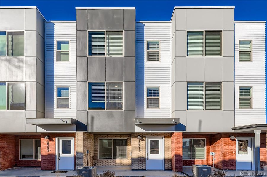 Exterir front Exterir front