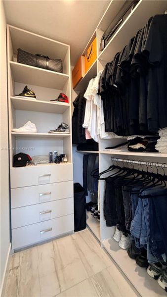 SECOND FLOOR WALKING CLOSET SECOND FLOOR WALKING CLOSET