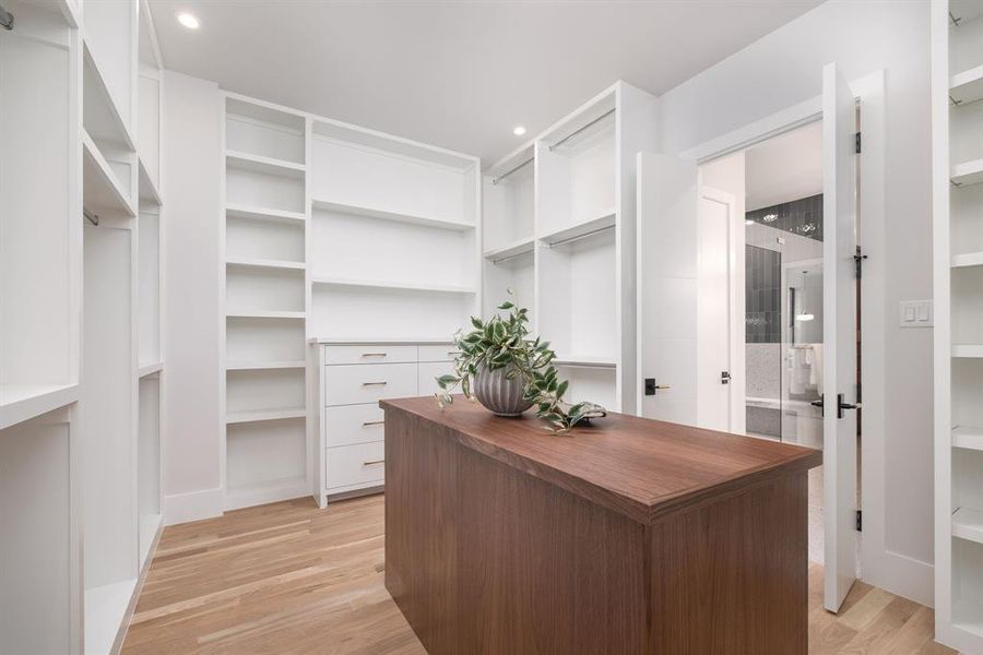 Furnished interior view inside a new home in , Dallas (Image 34).