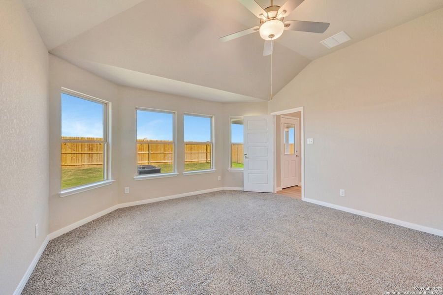 Spacious, unfurnished interior of a new home in Park Place, New Braunfels (Image 15).