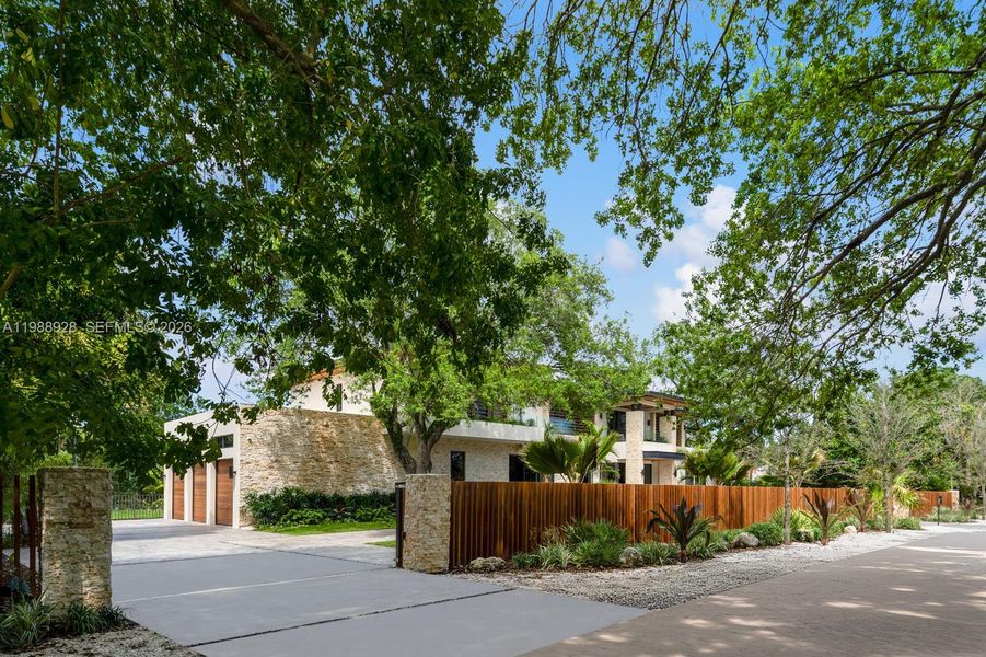 Community amenities in , Miami (Image 84).