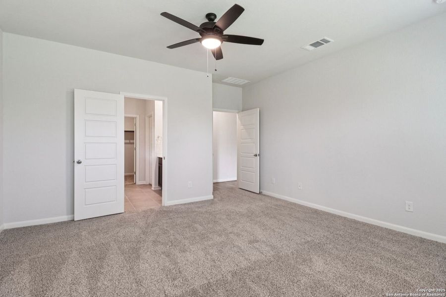 Spacious, unfurnished interior of a new home in Remington Ranch, San Antonio (Image 16). Spacious, unfurnished interior of a new home in Remington Ranch, San Antonio (Image 16).