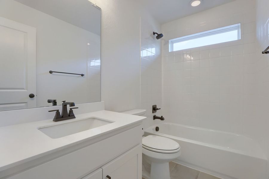 4324 Double Diamond - Full Bathroom