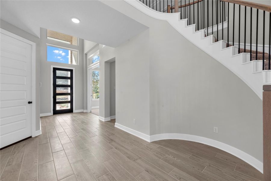 Spacious, unfurnished interior of a new home in Sienna, Missouri City (Image 17).