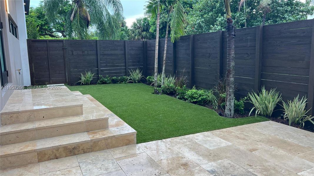 Exterior details and patio area of a home in , Fort Lauderdale (Image 23).