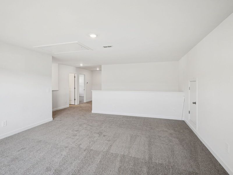 Spacious, unfurnished interior of a new home in Nelson's Creek, Mocksville (Image 13).
