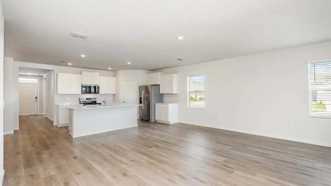 Spacious, unfurnished interior of a new home in Palm Bay, Palm Bay (Image 8).