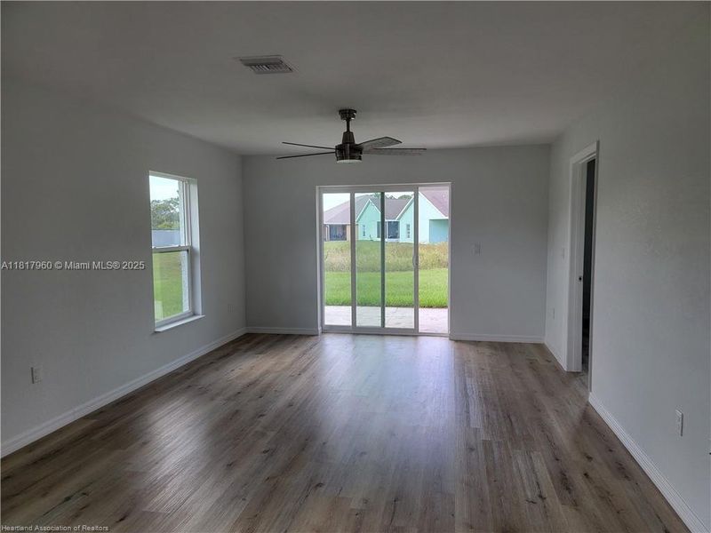 Spacious, unfurnished interior of a new home in , Sebring (Image 8).