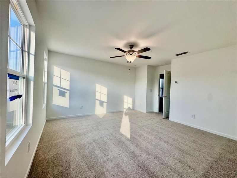 Spacious, unfurnished interior of a new home in Eastlyn Crossing, Flowery Branch (Image 10).