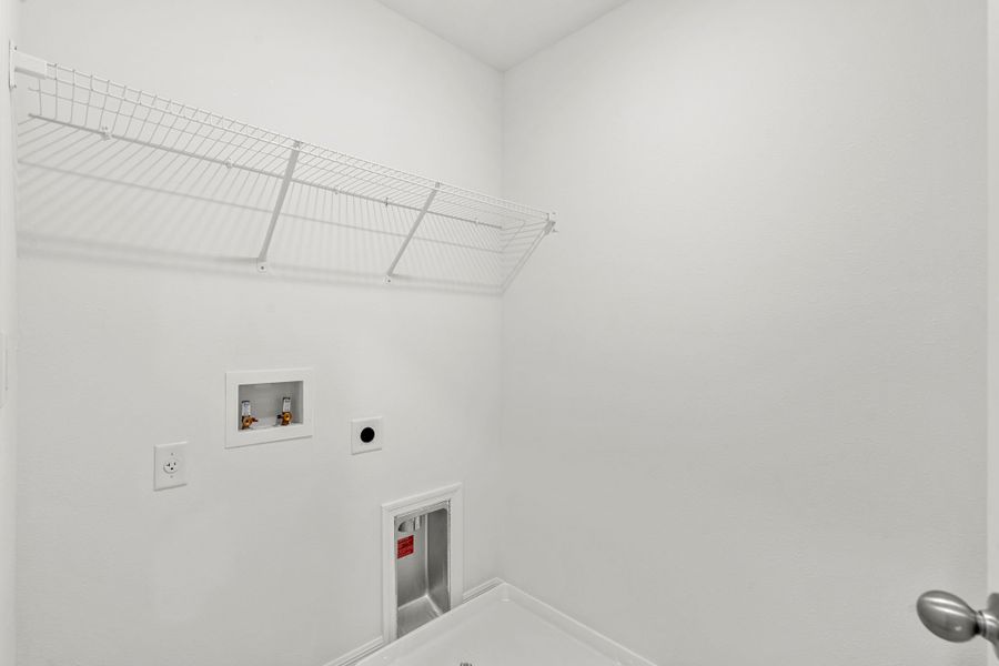 Spacious, unfurnished interior of a new home in Shenandoah Reserve, Orlando (Image 23).
