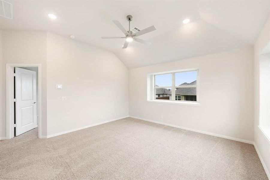 Spacious, unfurnished interior of a new home in Hampton Park, Glenn Heights (Image 27).