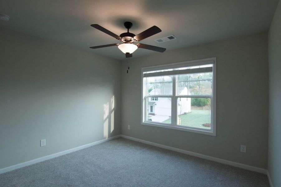 Spacious, unfurnished interior of a new home in Creekside Landing, Dallas (Image 35).