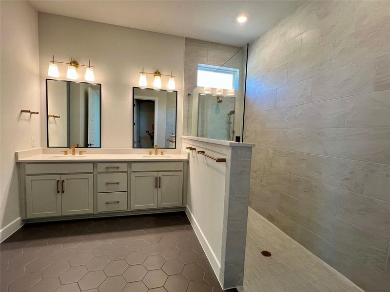 Owner's Bathroom Owner's Bathroom