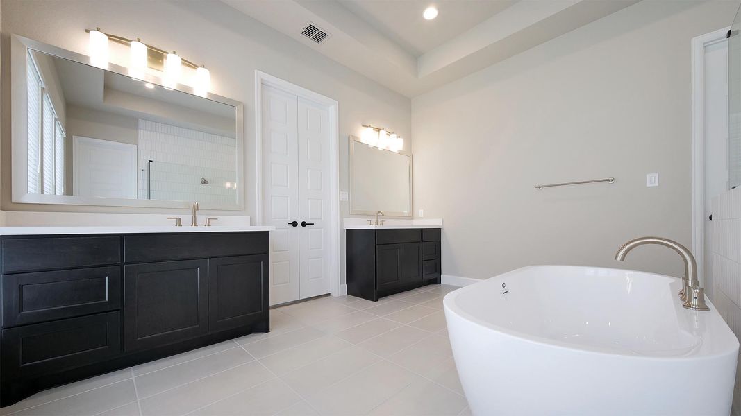 Furnished interior view inside a new home in Esperanza 80', Boerne (Image 11).