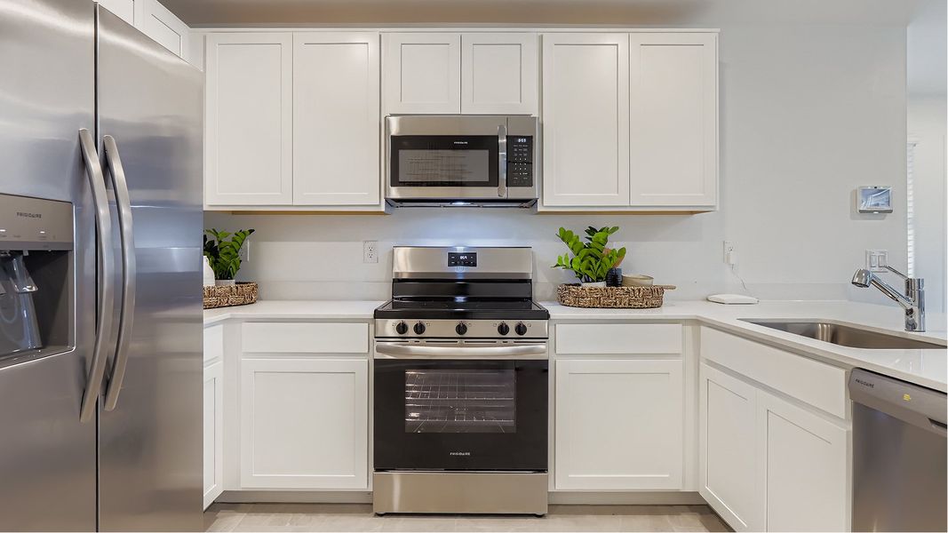 2557 Heather Kitchen 3of4 F1