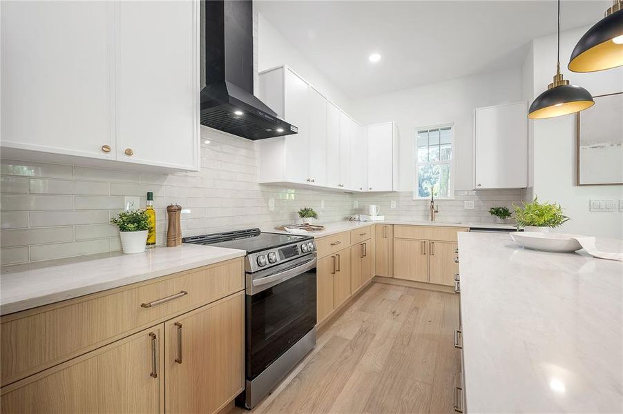 Furnished interior view inside a new home in , Tampa (Image 32).