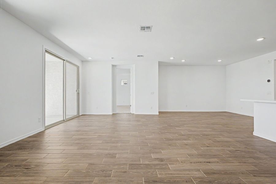 Spacious, unfurnished interior of a new home in Tierra Vistoso, Surprise (Image 8).