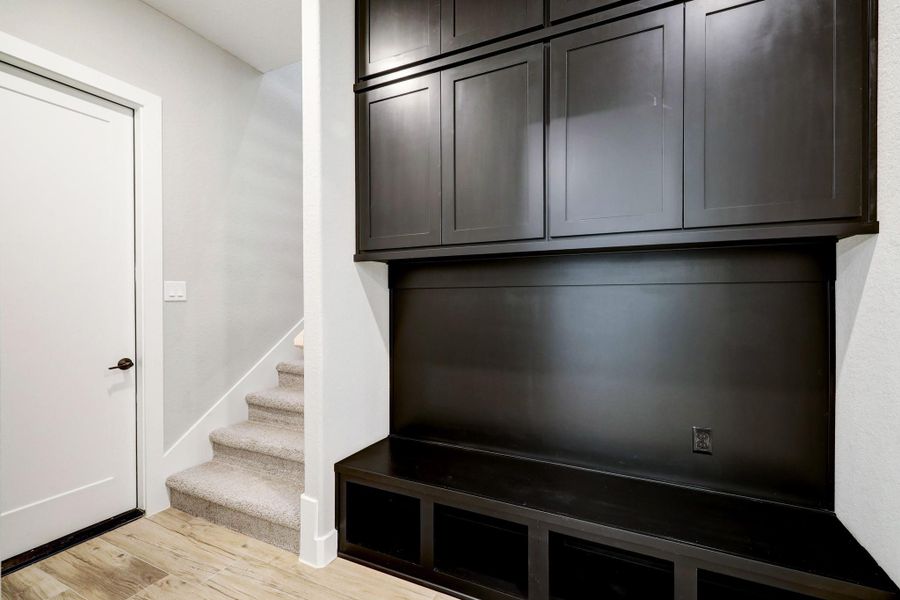 THE PICTURE SHOWN IS NOT THE ACTUAL HOME. TRINITY SIGNATUE HOMES IS BUILDING A SIMILAR FLOOR PLAN. THE PICTURE SHOWN IS NOT THE ACTUAL HOME. TRINITY SIGNATUE HOMES IS BUILDING A SIMILAR FLOOR PLAN.