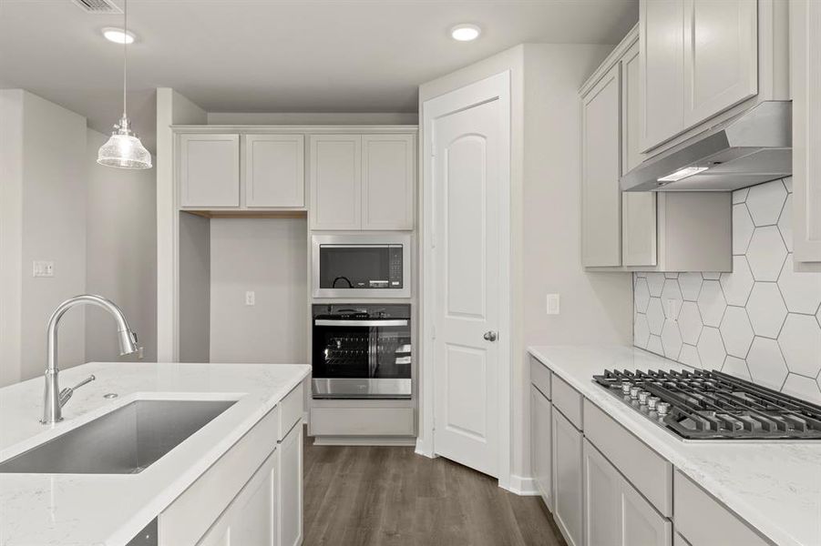 16. 1429 Clare - Kitchen (3) 16. 1429 Clare - Kitchen (3)