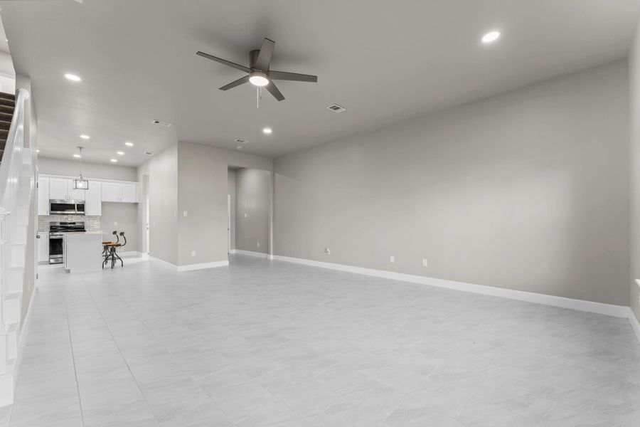 Spacious, unfurnished interior of a new home in , Houston (Image 18).