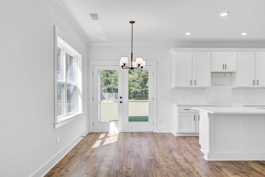 Spacious, unfurnished interior of a new home in , Charleston (Image 19).