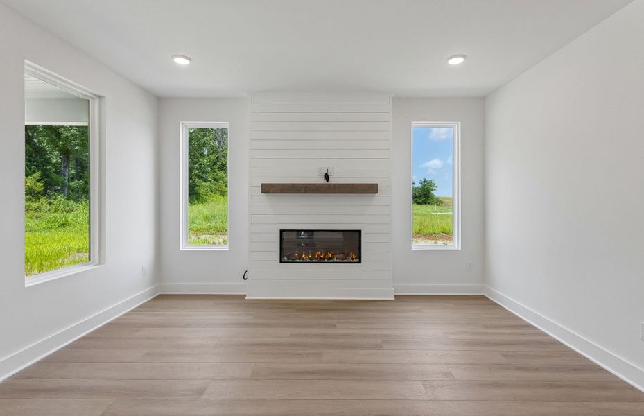 Spacious, unfurnished interior of a new home in Glenview Farms, Murfreesboro (Image 51).