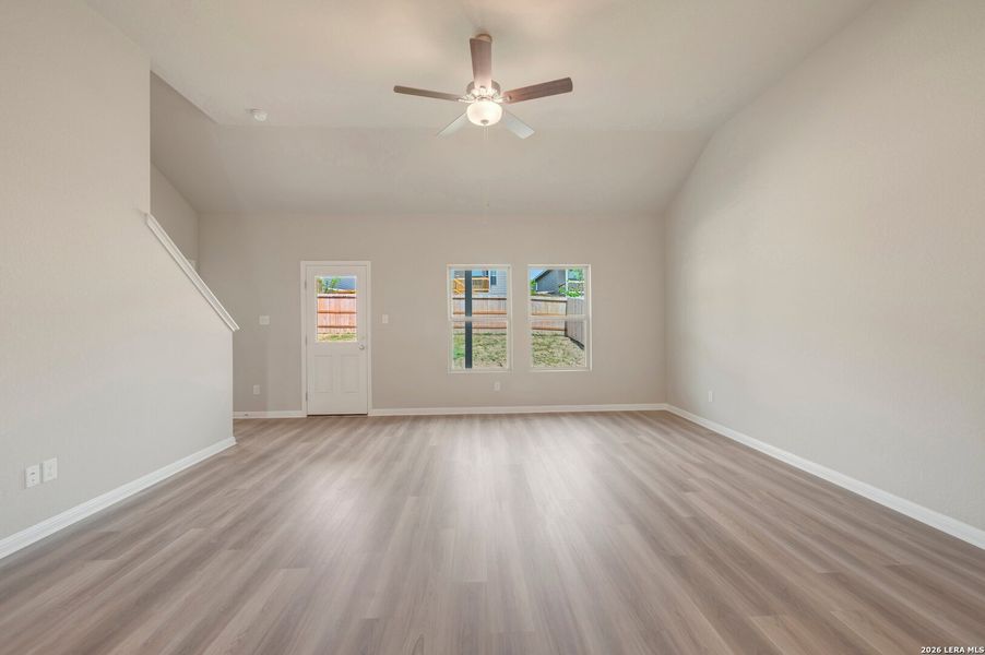Spacious, unfurnished interior of a new home in Mesquite Ridge, San Antonio (Image 18).