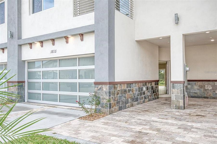 Condo located in Davenport, FL showcasing its design and architecture (Image 5).