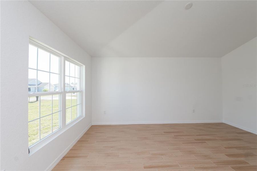 Spacious, unfurnished interior of a new home in , Sebring (Image 20).