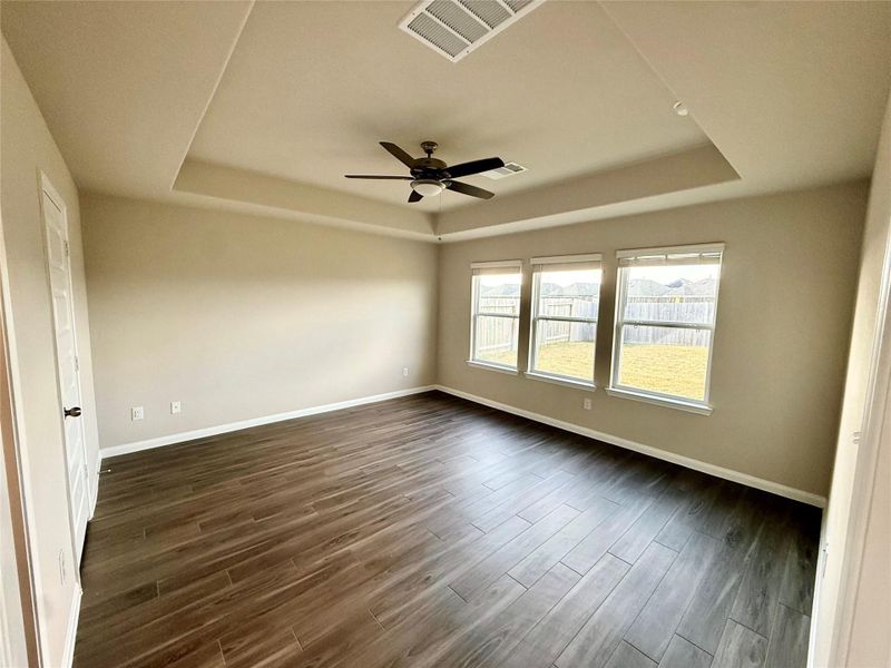 Spacious, unfurnished interior of a new home in Charleston Heights, Rosharon (Image 12).
