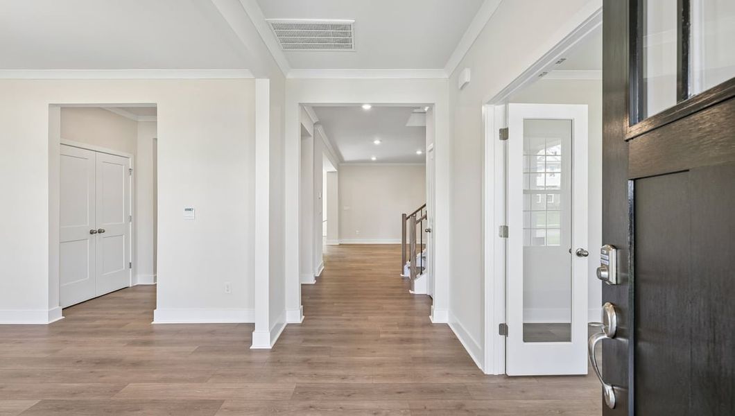 Spacious, unfurnished interior of a new home in Oak Grove Hill, Huntersville (Image 13).