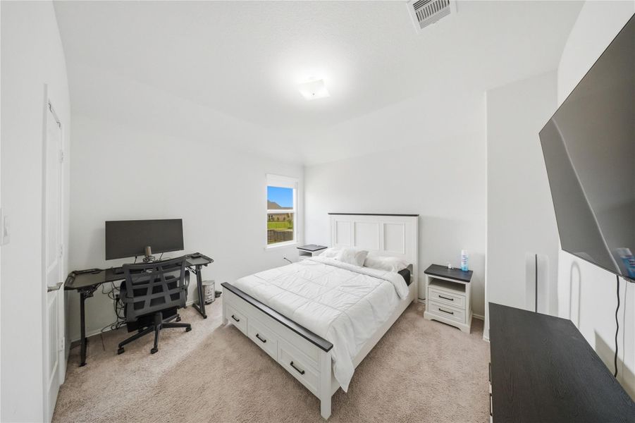 Furnished interior view inside a new home in Sierra Vista, Iowa Colony (Image 25).