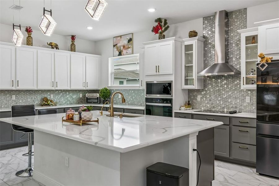Furnished interior view inside a new home in , Orlando (Image 10).