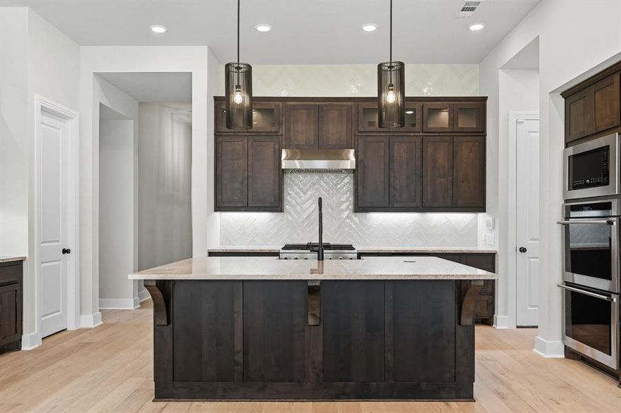 Furnished interior view inside a new home in Dove Hollow, Waxahachie (Image 8). Furnished interior view inside a new home in Dove Hollow, Waxahachie (Image 8).