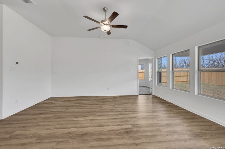 Spacious, unfurnished interior of a new home in Greenspoint Heights, Seguin (Image 39).