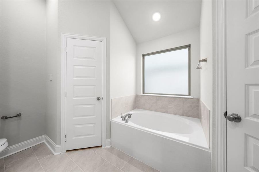 Furnished interior view inside a new home in Fox Landing, Caddo Mills (Image 10).